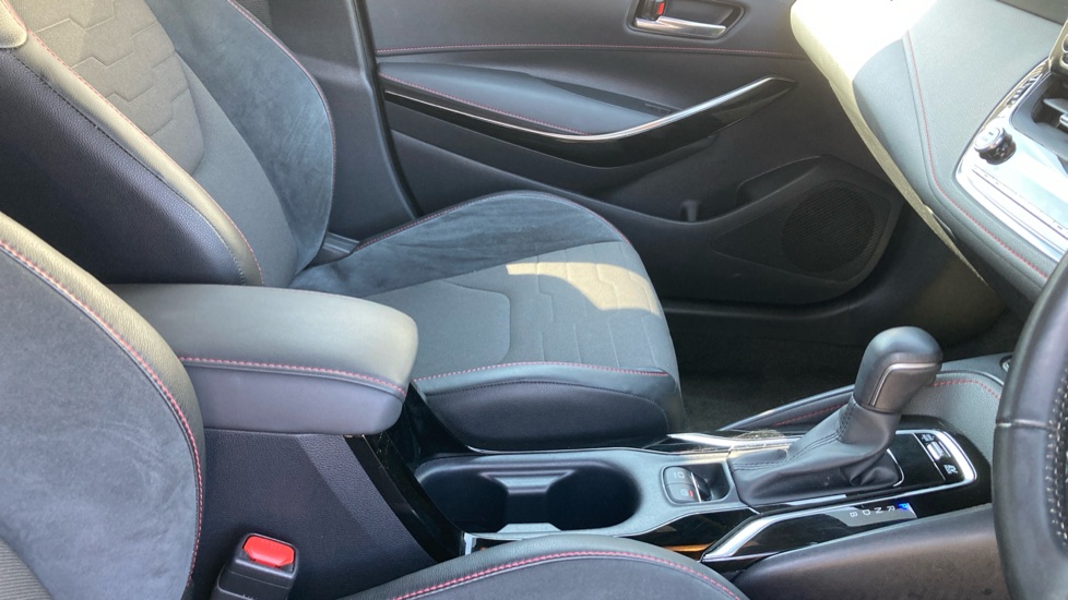 Toyota Corolla 1.8 VVT-i Hybrid Excel 5dr CVT Hybrid Hatchback - Image 18