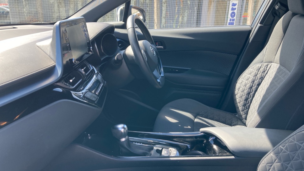 Toyota C-HR 1.8 Hybrid Design 5dr CVT Hybrid Hatchback - Image 5