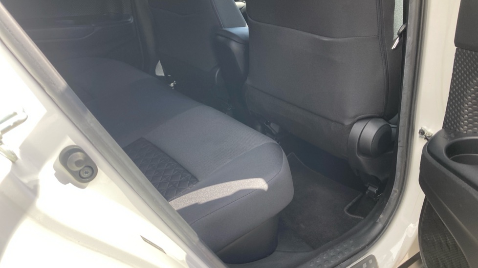 Toyota C-HR 1.8 Hybrid Design 5dr CVT Hybrid Hatchback - Image 8