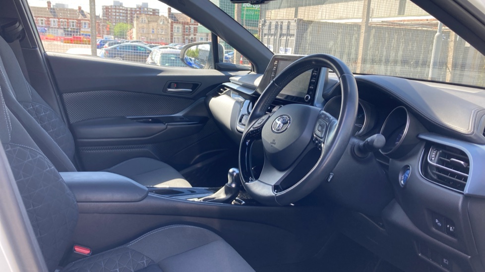 Toyota C-HR 1.8 Hybrid Design 5dr CVT Hybrid Hatchback - Image 12