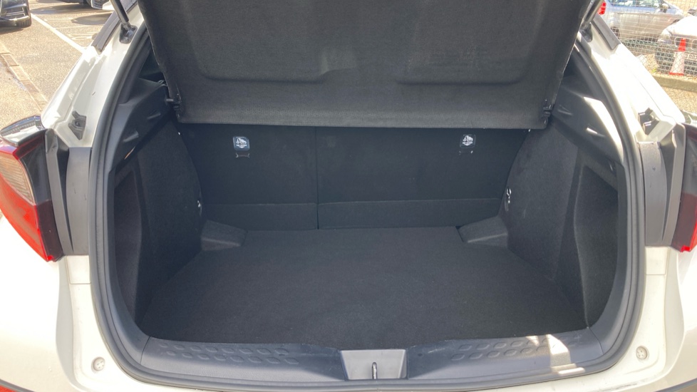 Toyota C-HR 1.8 Hybrid Design 5dr CVT Hybrid Hatchback - Image 13
