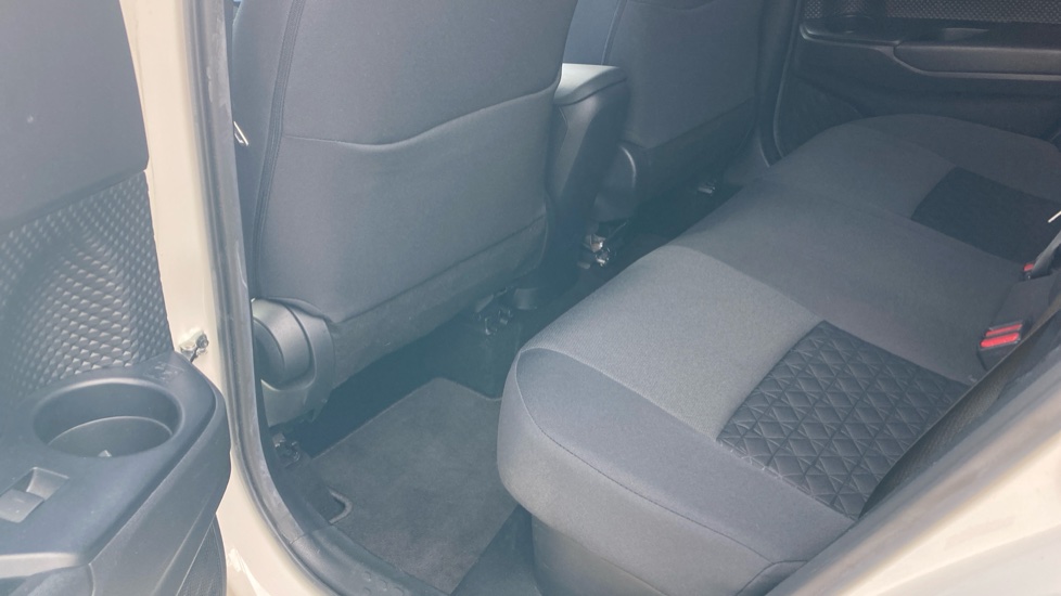 Toyota C-HR 1.8 Hybrid Design 5dr CVT Hybrid Hatchback - Image 15