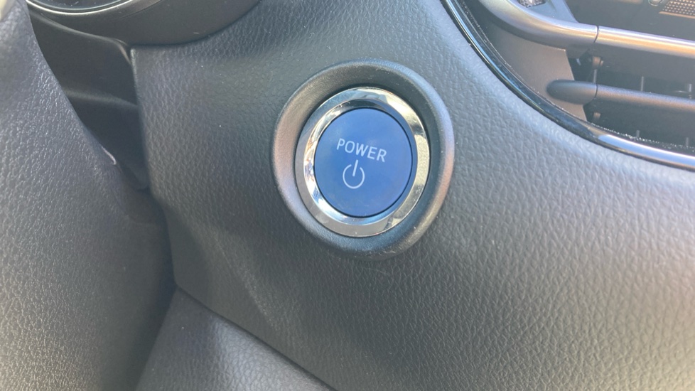 Toyota C-HR 1.8 Hybrid Design 5dr CVT Hybrid Hatchback - Image 16