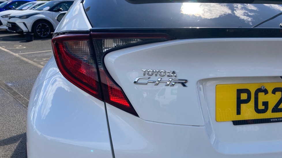 Toyota C-HR 1.8 Hybrid Design 5dr CVT Hybrid Hatchback - Image 21