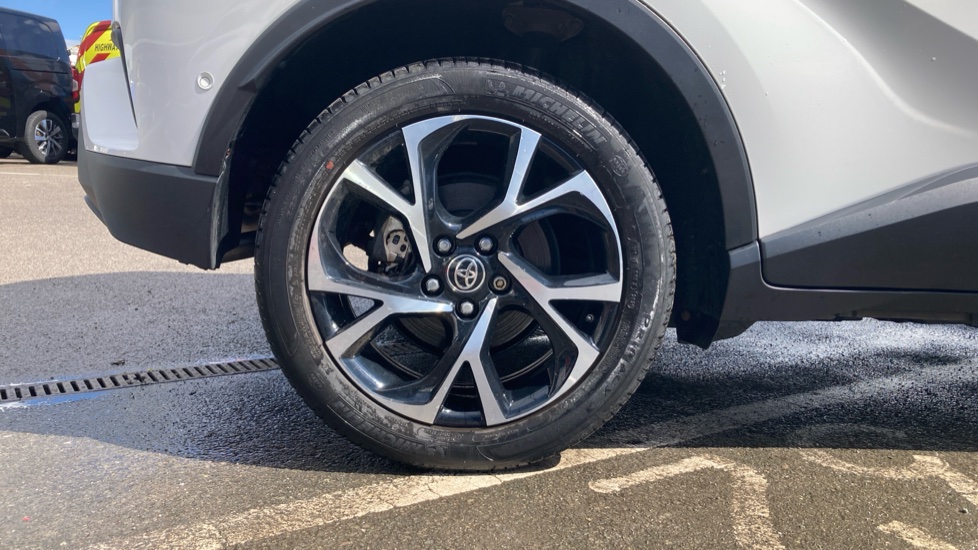 Toyota C-HR 1.8 Hybrid Design 5dr CVT Hybrid Hatchback - Image 25