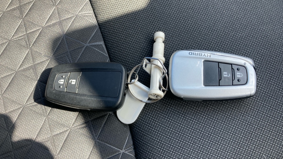 Toyota C-HR 1.8 Hybrid Design 5dr CVT Hybrid Hatchback - Image 28