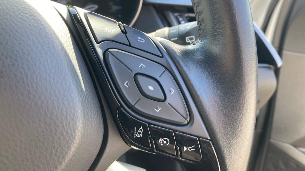Toyota C-HR 1.8 Hybrid Design 5dr CVT Hybrid Hatchback - Image 29