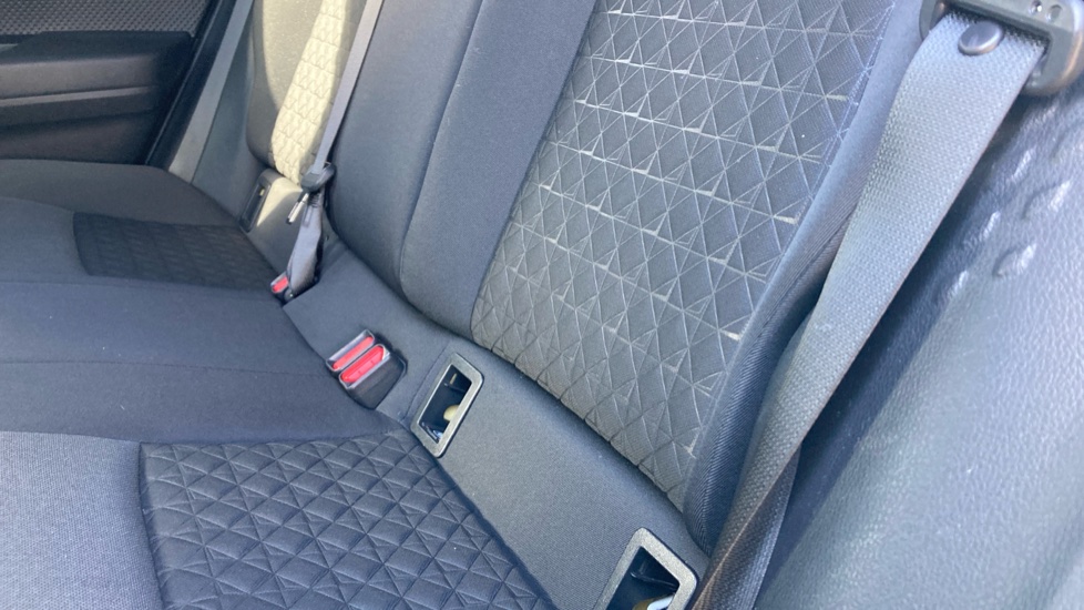 Toyota C-HR 1.8 Hybrid Design 5dr CVT Hybrid Hatchback - Image 35