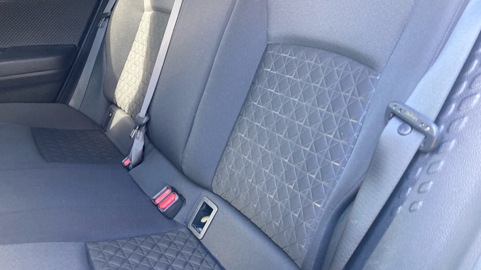 Toyota C-HR 1.8 Hybrid Design 5dr CVT Hybrid Hatchback - Image 36