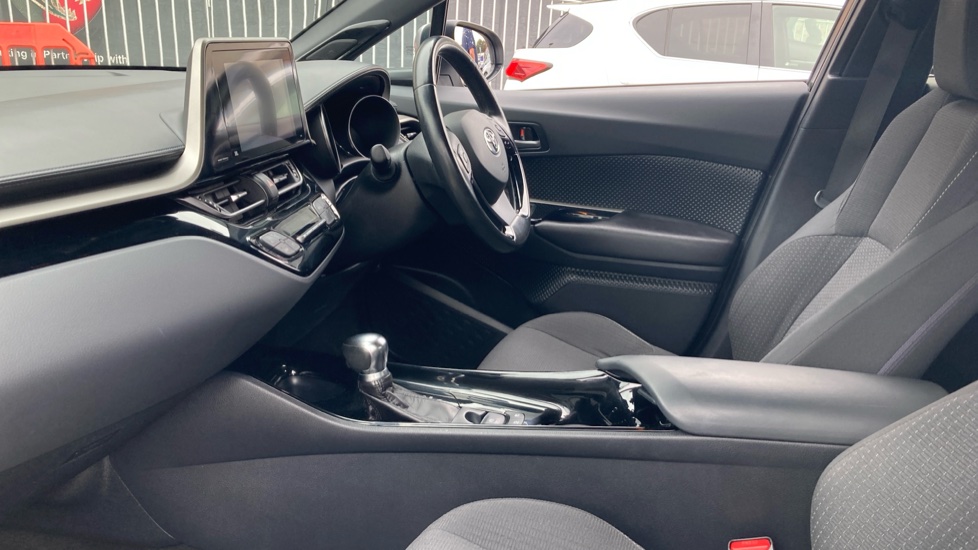 Toyota C-HR 1.8 Hybrid Design 5dr CVT Hybrid Hatchback - Image 5