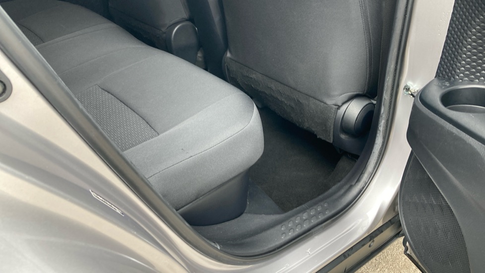 Toyota C-HR 1.8 Hybrid Design 5dr CVT Hybrid Hatchback - Image 8