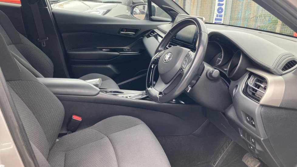 Toyota C-HR 1.8 Hybrid Design 5dr CVT Hybrid Hatchback - Image 12