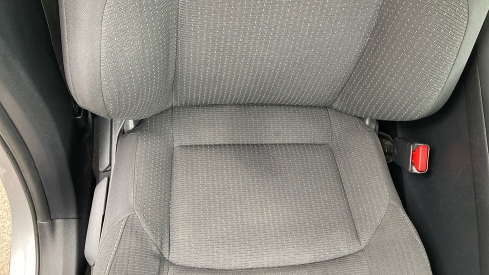 Toyota C-HR 1.8 Hybrid Design 5dr CVT Hybrid Hatchback - Image 14