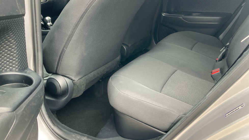 Toyota C-HR 1.8 Hybrid Design 5dr CVT Hybrid Hatchback - Image 15