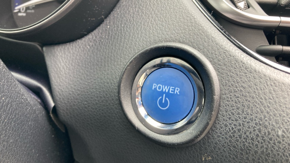 Toyota C-HR 1.8 Hybrid Design 5dr CVT Hybrid Hatchback - Image 16