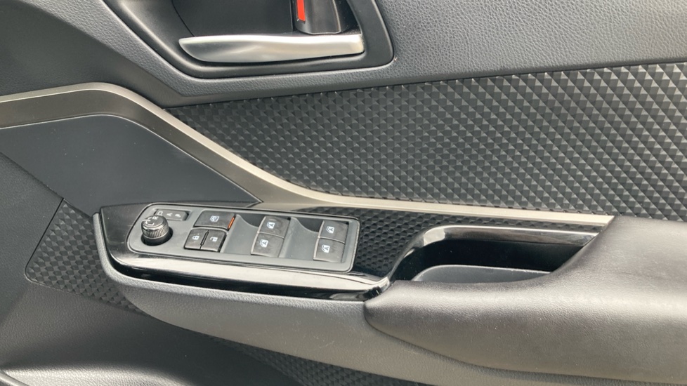 Toyota C-HR 1.8 Hybrid Design 5dr CVT Hybrid Hatchback - Image 20