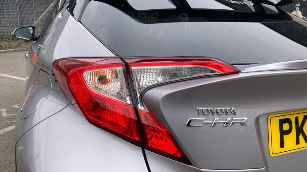 Toyota C-HR 1.8 Hybrid Design 5dr CVT Hybrid Hatchback - Image 21