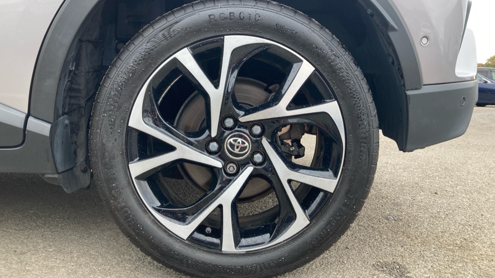 Toyota C-HR 1.8 Hybrid Design 5dr CVT Hybrid Hatchback - Image 25