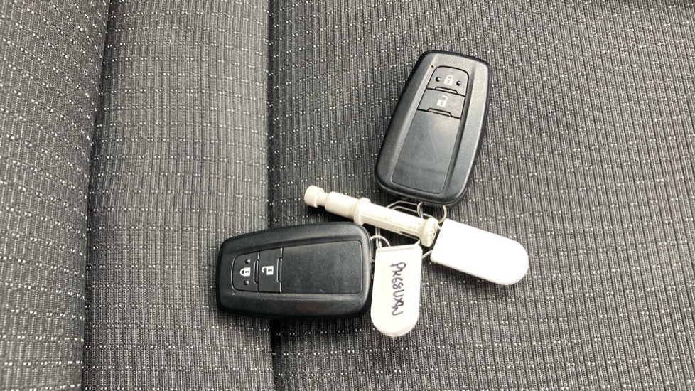Toyota C-HR 1.8 Hybrid Design 5dr CVT Hybrid Hatchback - Image 28