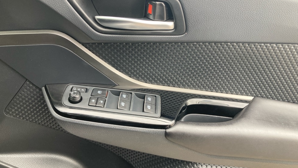 Toyota C-HR 1.8 Hybrid Design 5dr CVT Hybrid Hatchback - Image 30