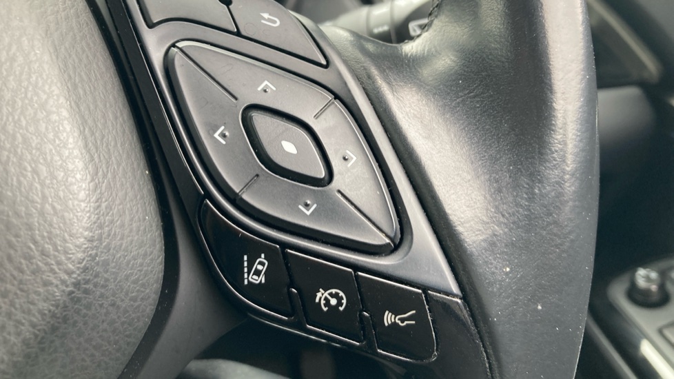 Toyota C-HR 1.8 Hybrid Design 5dr CVT Hybrid Hatchback - Image 31