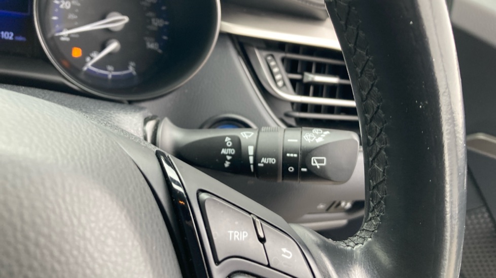Toyota C-HR 1.8 Hybrid Design 5dr CVT Hybrid Hatchback - Image 33