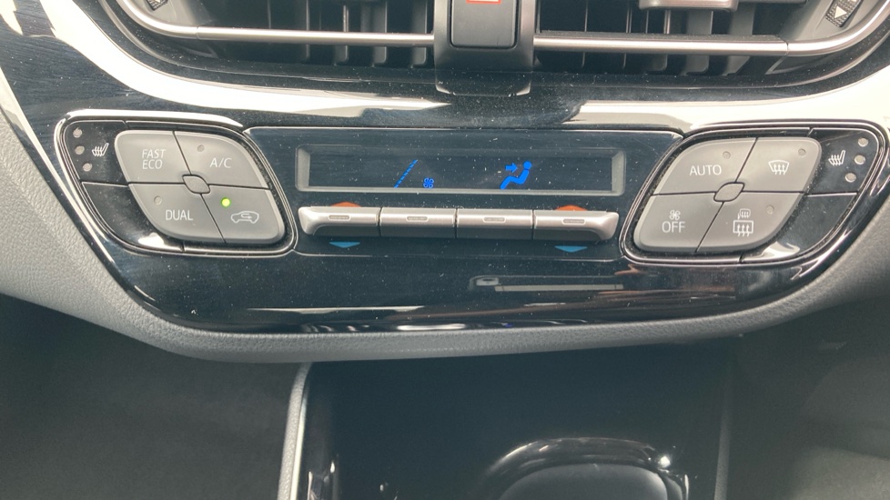 Toyota C-HR 1.8 Hybrid Design 5dr CVT Hybrid Hatchback - Image 34