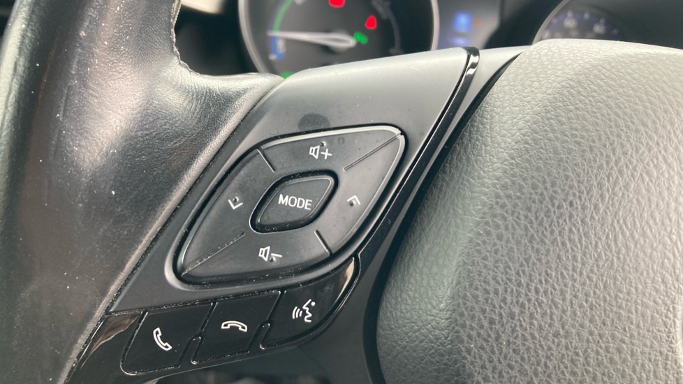 Toyota C-HR 1.8 Hybrid Design 5dr CVT Hybrid Hatchback - Image 38