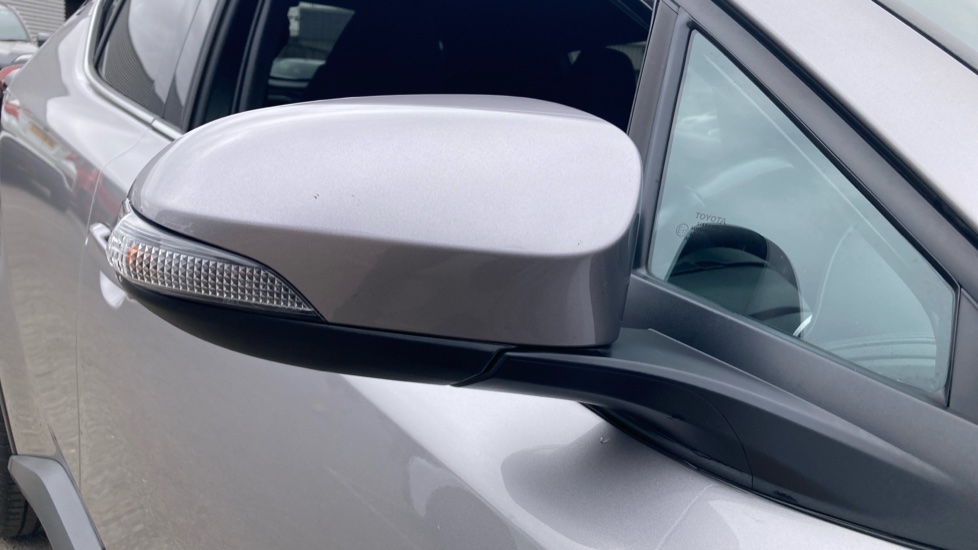 Toyota C-HR 1.8 Hybrid Design 5dr CVT Hybrid Hatchback - Image 48