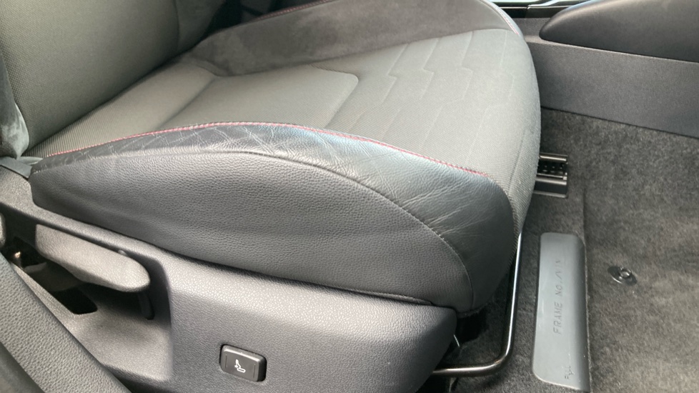 Toyota Corolla 1.8 VVT-i Hybrid Excel 5dr CVT Hybrid Hatchback - Image 17