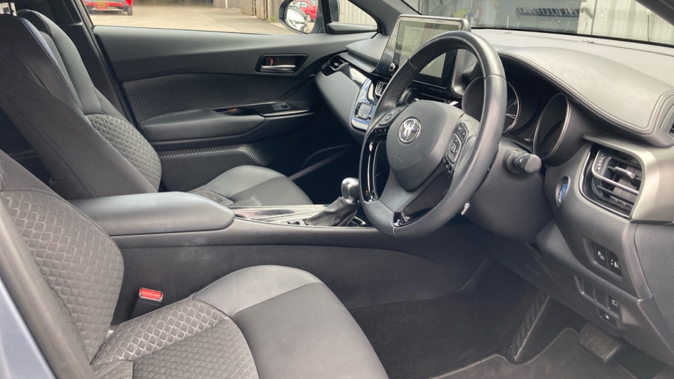 Toyota C-HR 1.8 Hybrid Design 5dr CVT Hybrid Hatchback - Image 12