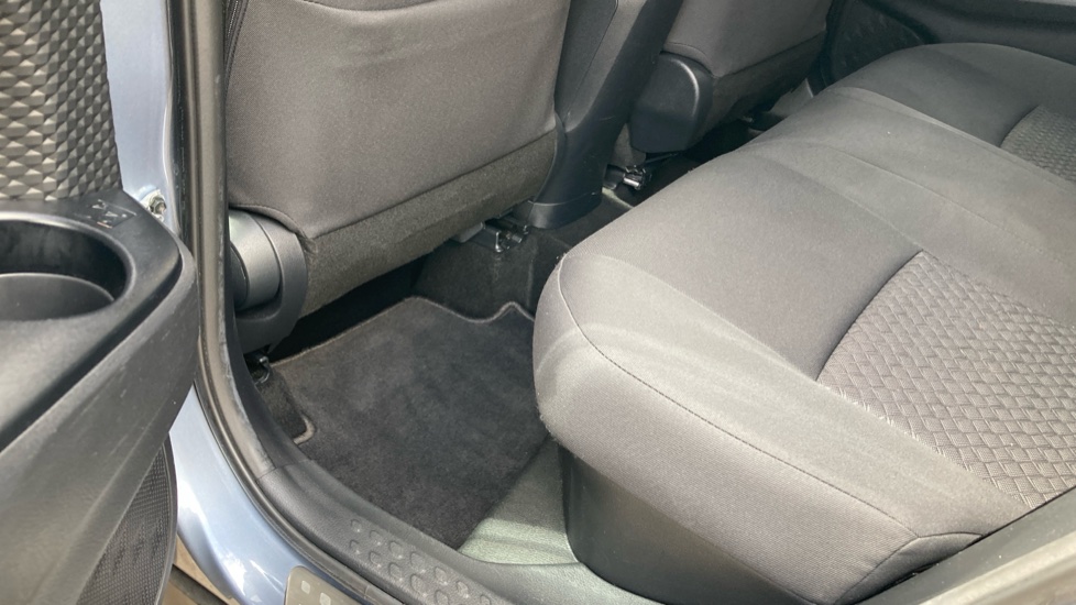 Toyota C-HR 1.8 Hybrid Design 5dr CVT Hybrid Hatchback - Image 15