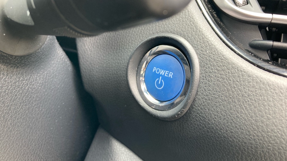 Toyota C-HR 1.8 Hybrid Design 5dr CVT Hybrid Hatchback - Image 16