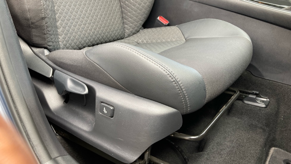 Toyota C-HR 1.8 Hybrid Design 5dr CVT Hybrid Hatchback - Image 17