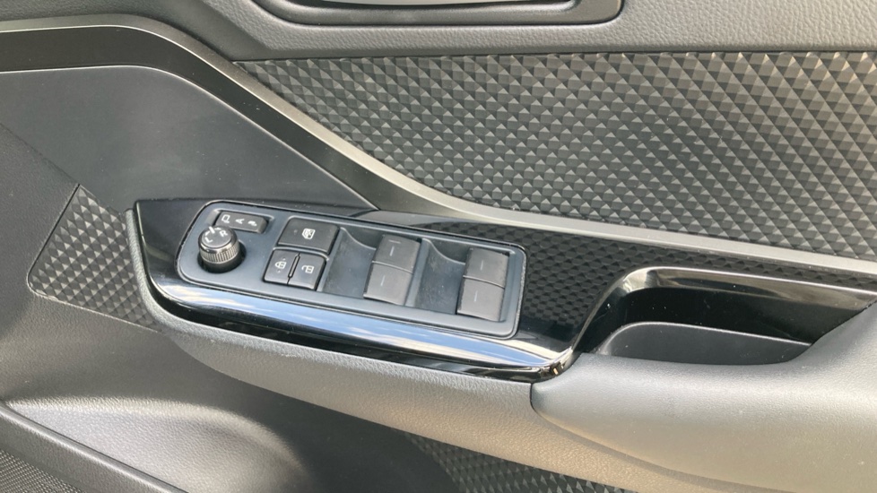 Toyota C-HR 1.8 Hybrid Design 5dr CVT Hybrid Hatchback - Image 20