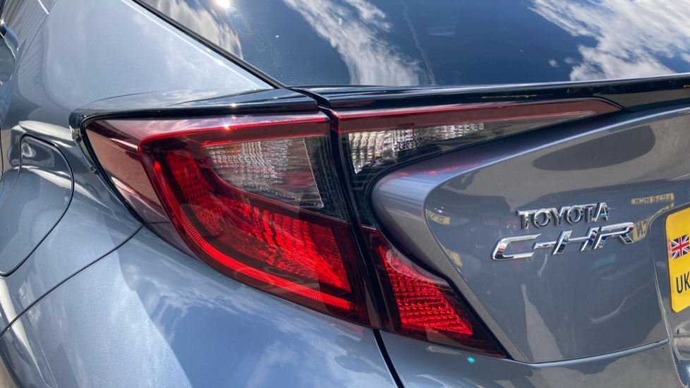 Toyota C-HR 1.8 Hybrid Design 5dr CVT Hybrid Hatchback - Image 21