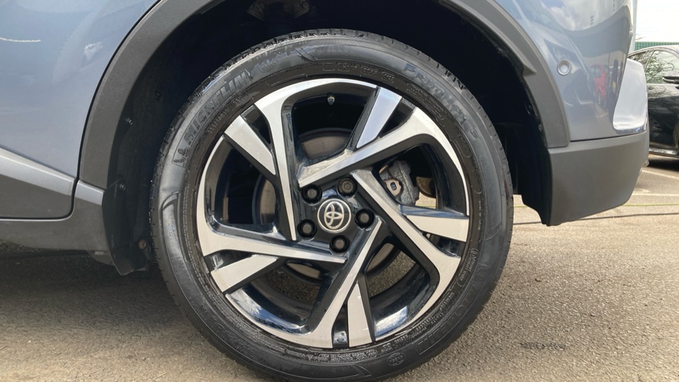 Toyota C-HR 1.8 Hybrid Design 5dr CVT Hybrid Hatchback - Image 25