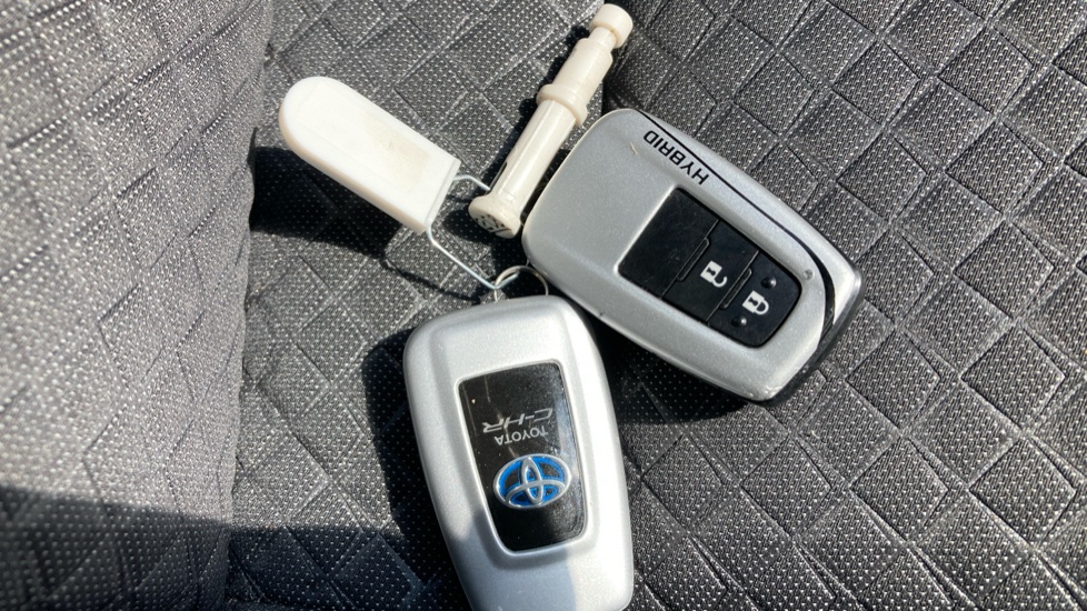 Toyota C-HR 1.8 Hybrid Design 5dr CVT Hybrid Hatchback - Image 28