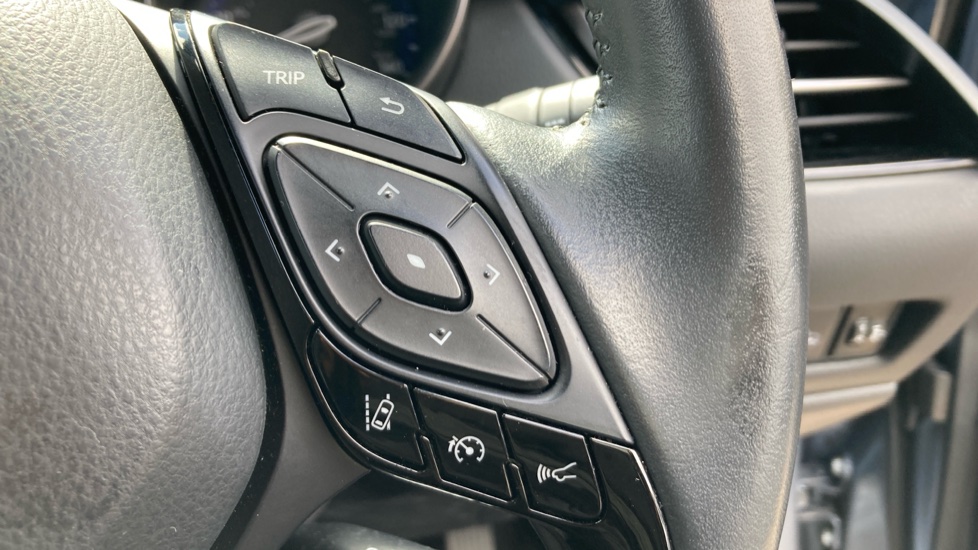 Toyota C-HR 1.8 Hybrid Design 5dr CVT Hybrid Hatchback - Image 31