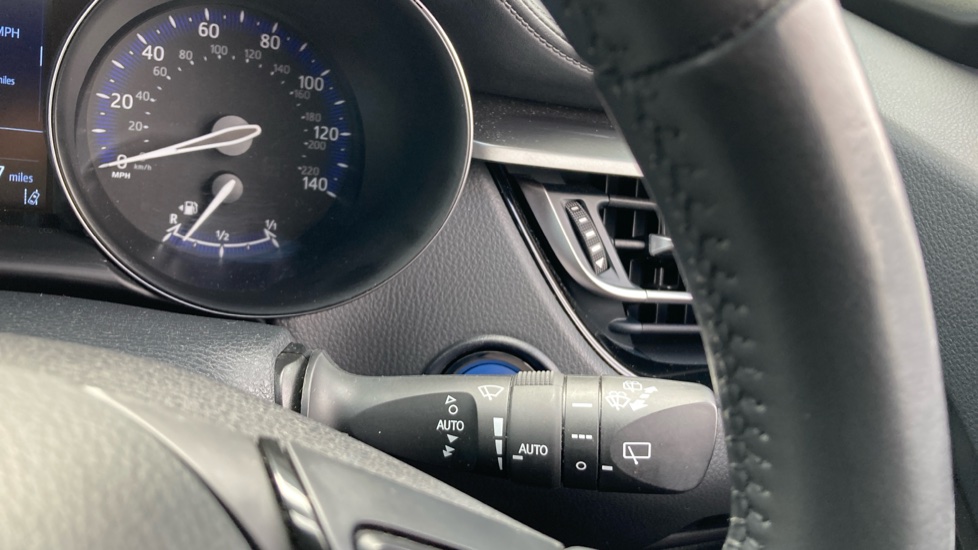 Toyota C-HR 1.8 Hybrid Design 5dr CVT Hybrid Hatchback - Image 33