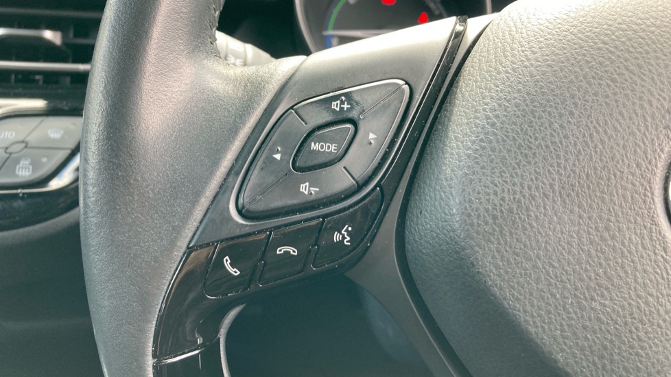 Toyota C-HR 1.8 Hybrid Design 5dr CVT Hybrid Hatchback - Image 38