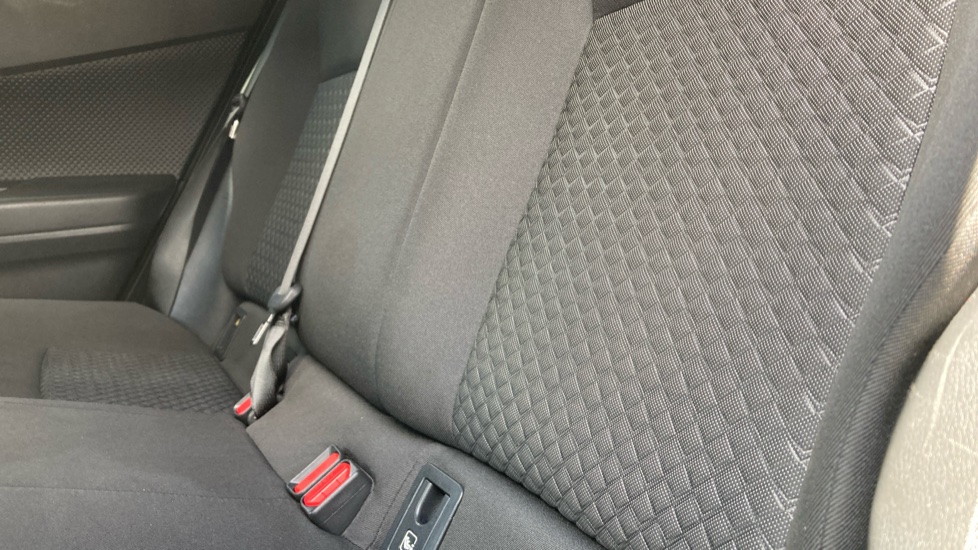 Toyota C-HR 1.8 Hybrid Design 5dr CVT Hybrid Hatchback - Image 39