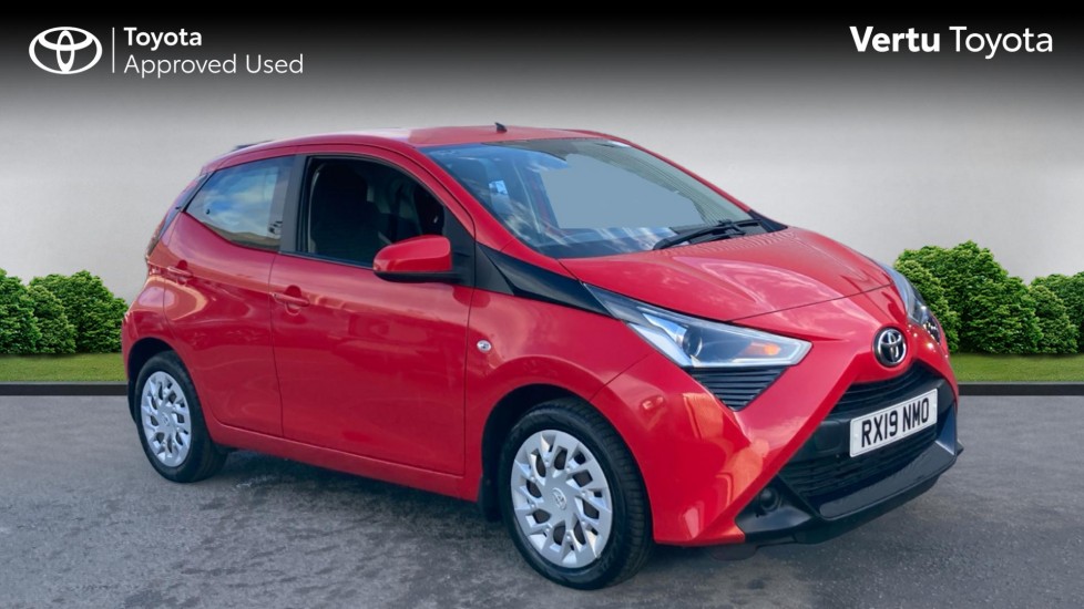 Toyota Aygo 1.0 VVT-i X-Play 5dr x-shift Petrol Hatchback - Image 1