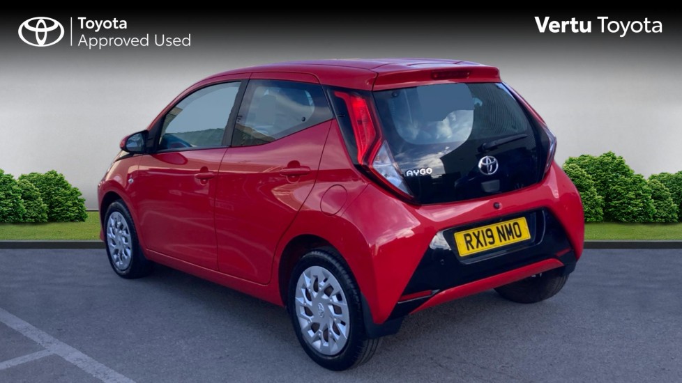 Toyota Aygo 1.0 VVT-i X-Play 5dr x-shift Petrol Hatchback - Image 4