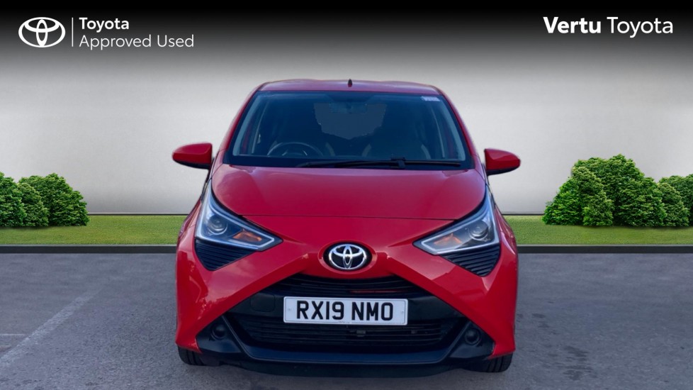 Toyota Aygo 1.0 VVT-i X-Play 5dr x-shift Petrol Hatchback - Image 22