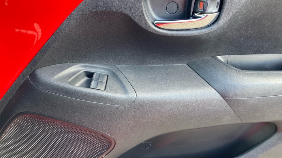Toyota Aygo 1.0 VVT-i X-Play 5dr x-shift Petrol Hatchback - Image 32