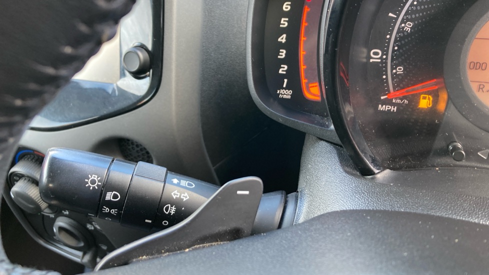 Toyota Aygo 1.0 VVT-i X-Play 5dr x-shift Petrol Hatchback - Image 34