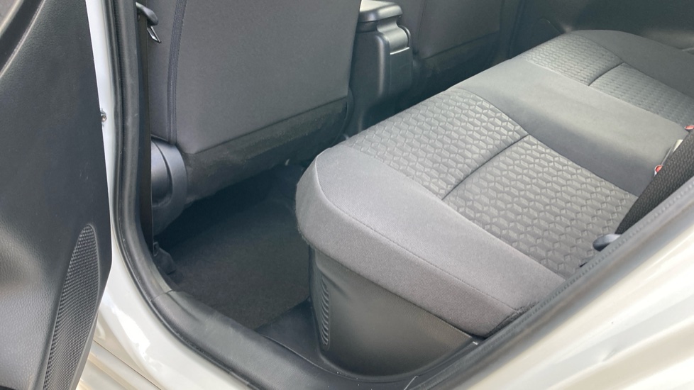 Toyota Yaris 1.5 Hybrid Design 5dr CVT Hybrid Hatchback - Image 15