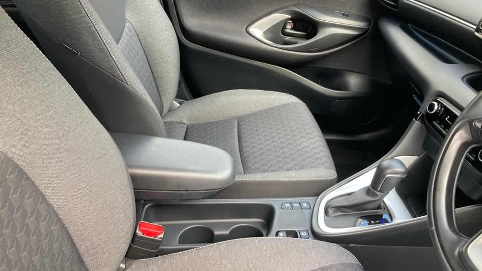 Toyota Yaris 1.5 Hybrid Design 5dr CVT Hybrid Hatchback - Image 18
