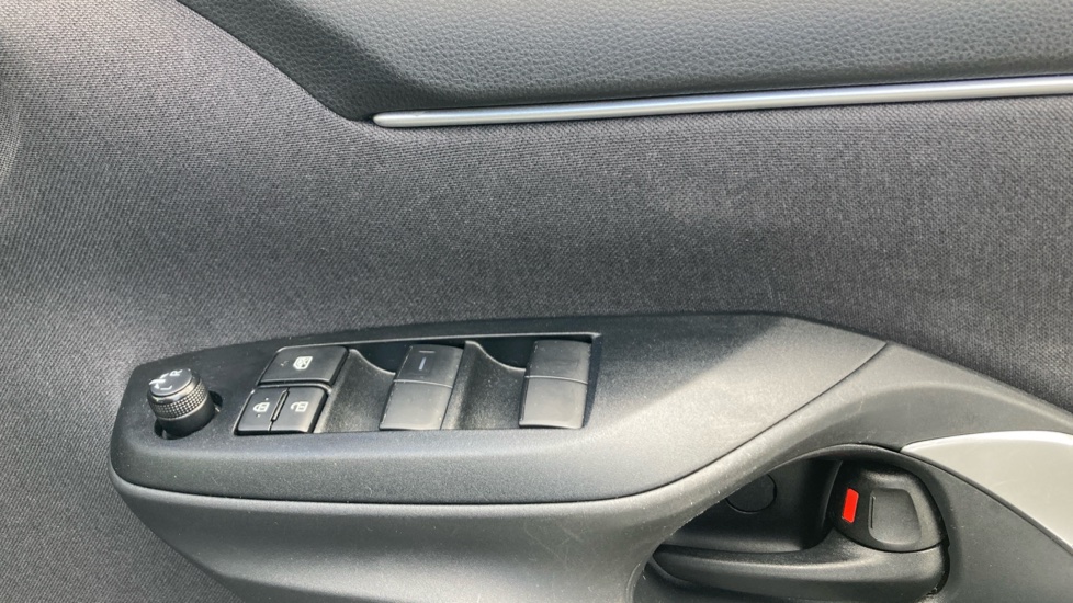 Toyota Yaris 1.5 Hybrid Design 5dr CVT Hybrid Hatchback - Image 20